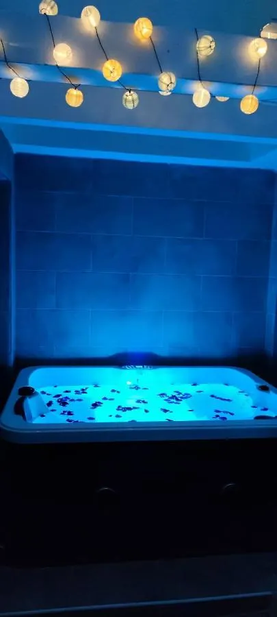 Relax Apartment - Private Jacuzzi/Spa With 2Bedrooms Màlaga 0*,  Španělsko